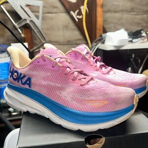 HOKA CLIFTON 9